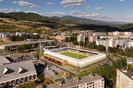 Vizualizácia návrhu novostavby mestského futbalového štadióna v Brezne