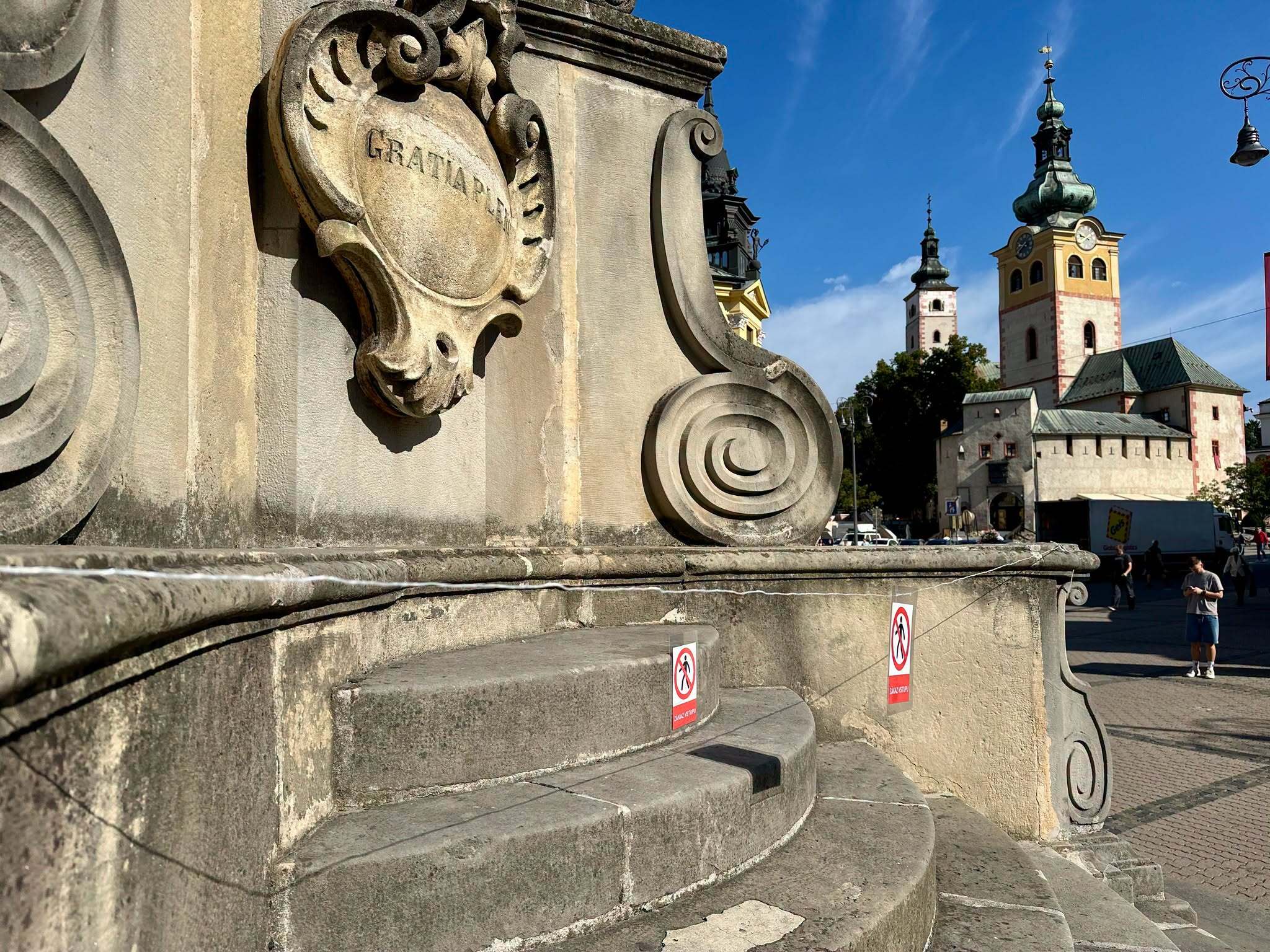 Mariánsky stĺp na Námestí SNP preberá mesto do majetku za jedno euro