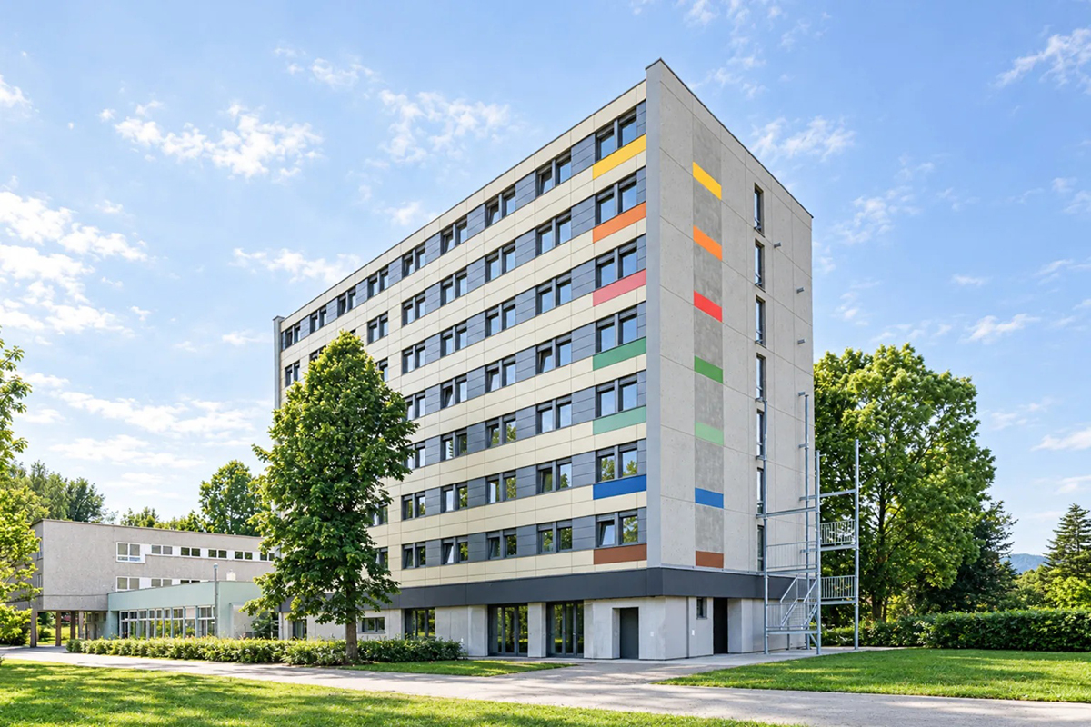 Rekonštrukcia internátu Strednej zdravotníckej školy v Žiline - DEKCASSETTE IDEAL Rekonštrukcia internátu s novým fasádnym opláštením