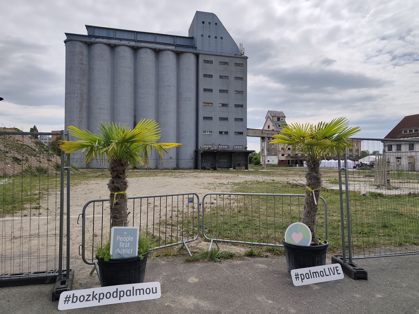 Mnoho investorov v súčasnosti mení brownfieldy na polyfunkčnú výstavbu. V tomto prípade treba poctivo spraviť analýzu územia nielen po technickej a právnej, ale aj po environmentálnej stránke. 