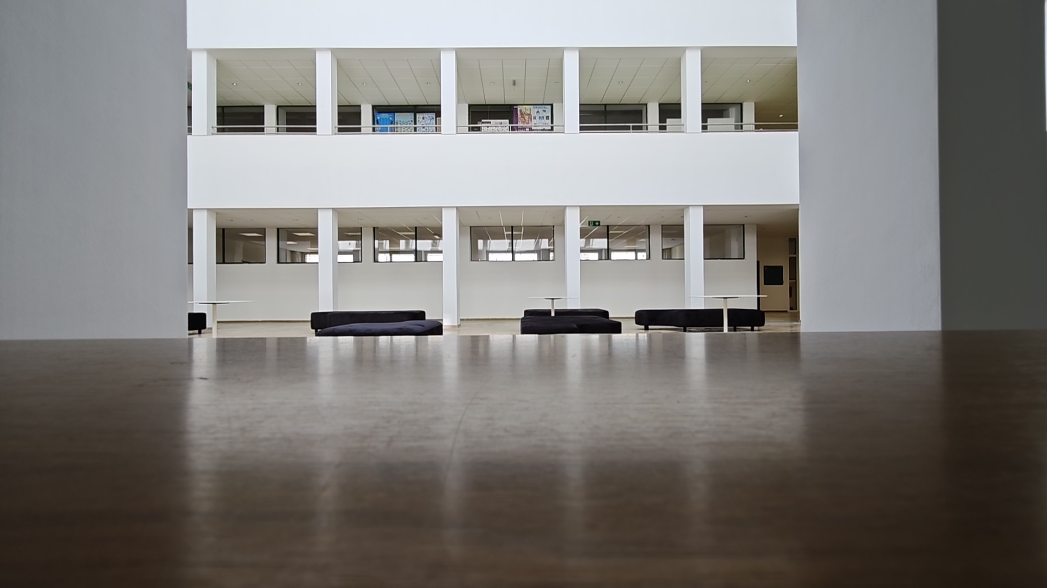 Bratislavský kraj dokončil modernizáciu polygrafickej školy. Pribudlo átrium, bezbariérový prístup aj úspornejšie riešenia.