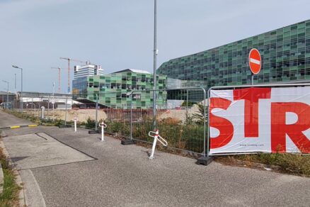 Miesto výstavby obytného domu Brenner Residence na bratislavských Mlynských nivách, v pozadí je koncernová centrála STRABAGu