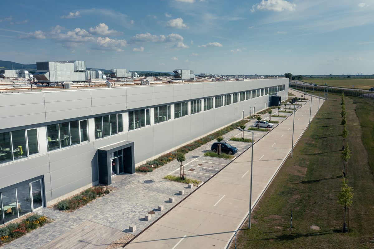 Výrobný závod Porsche – sériová výroba batériových modulov v Hornej Strede