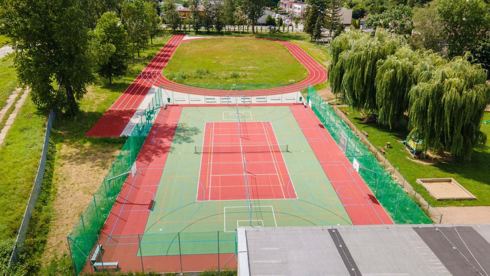 Modernizácia ZŠ a MŠ Pod Vinbargom finišuje a mesto získalo ďalší milión na školskú infraštruktúru.