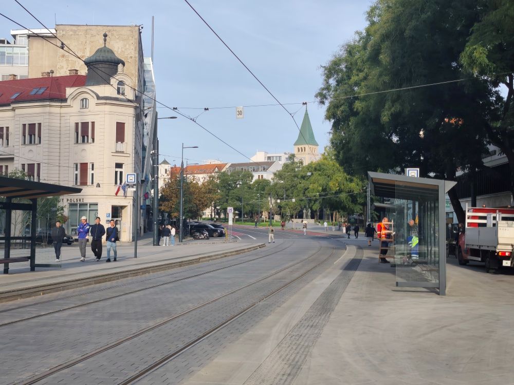 Námestie SNP - zrekonštruovaná zastávka električky