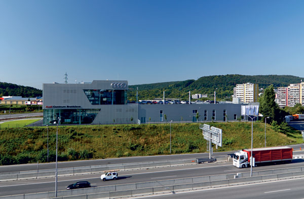 showroom,Audi,fasáda,sklo