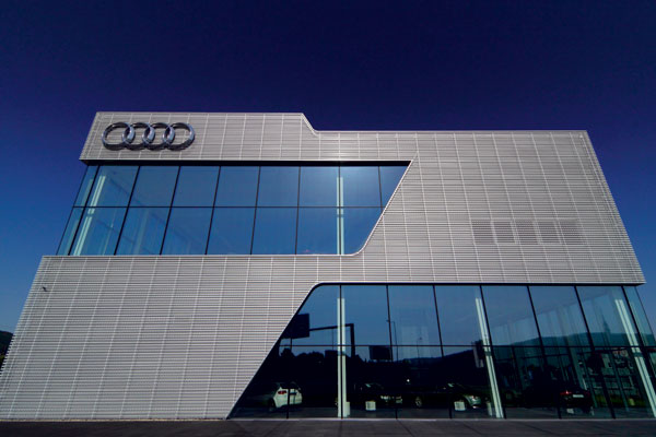 showroom,Audi,fasáda,sklo