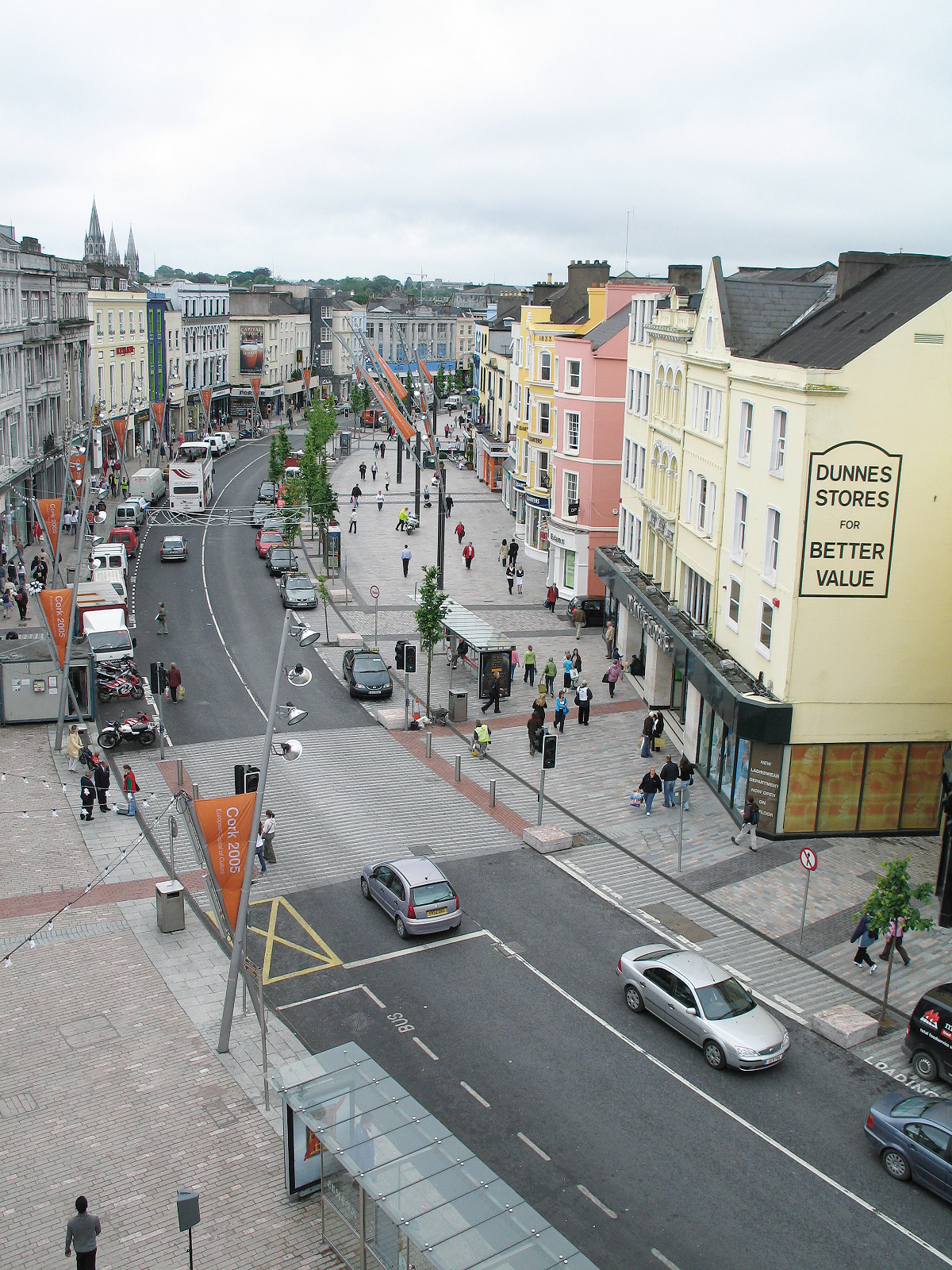 Obchodná ulica, Cork, Írsko  Eliminácia parkoviska v prospech chodcov