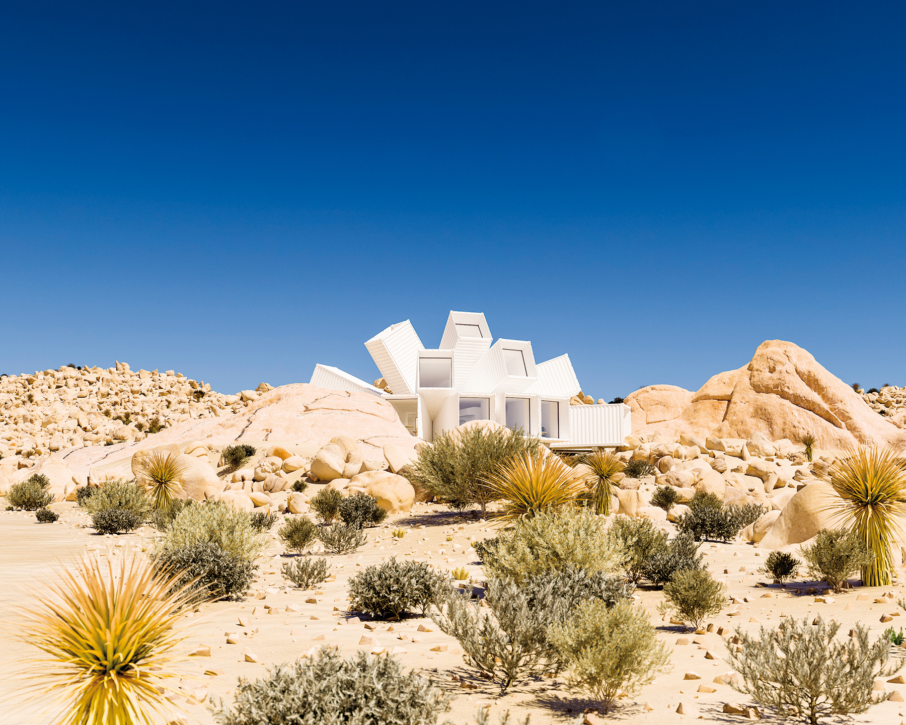 01 Whitaker Studio Joshua Tree Residence 02 View from the car