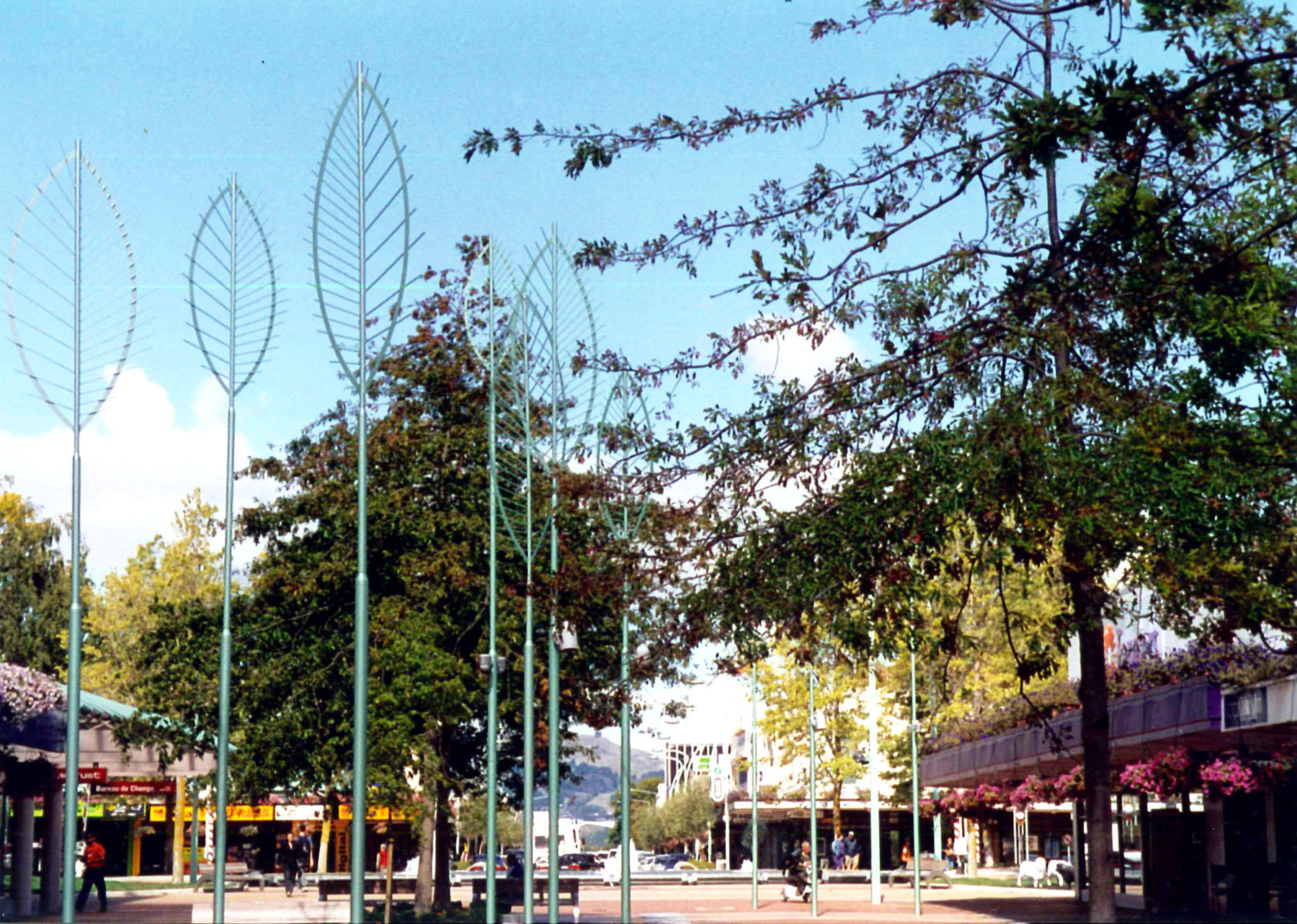 Leaf Light Poles4