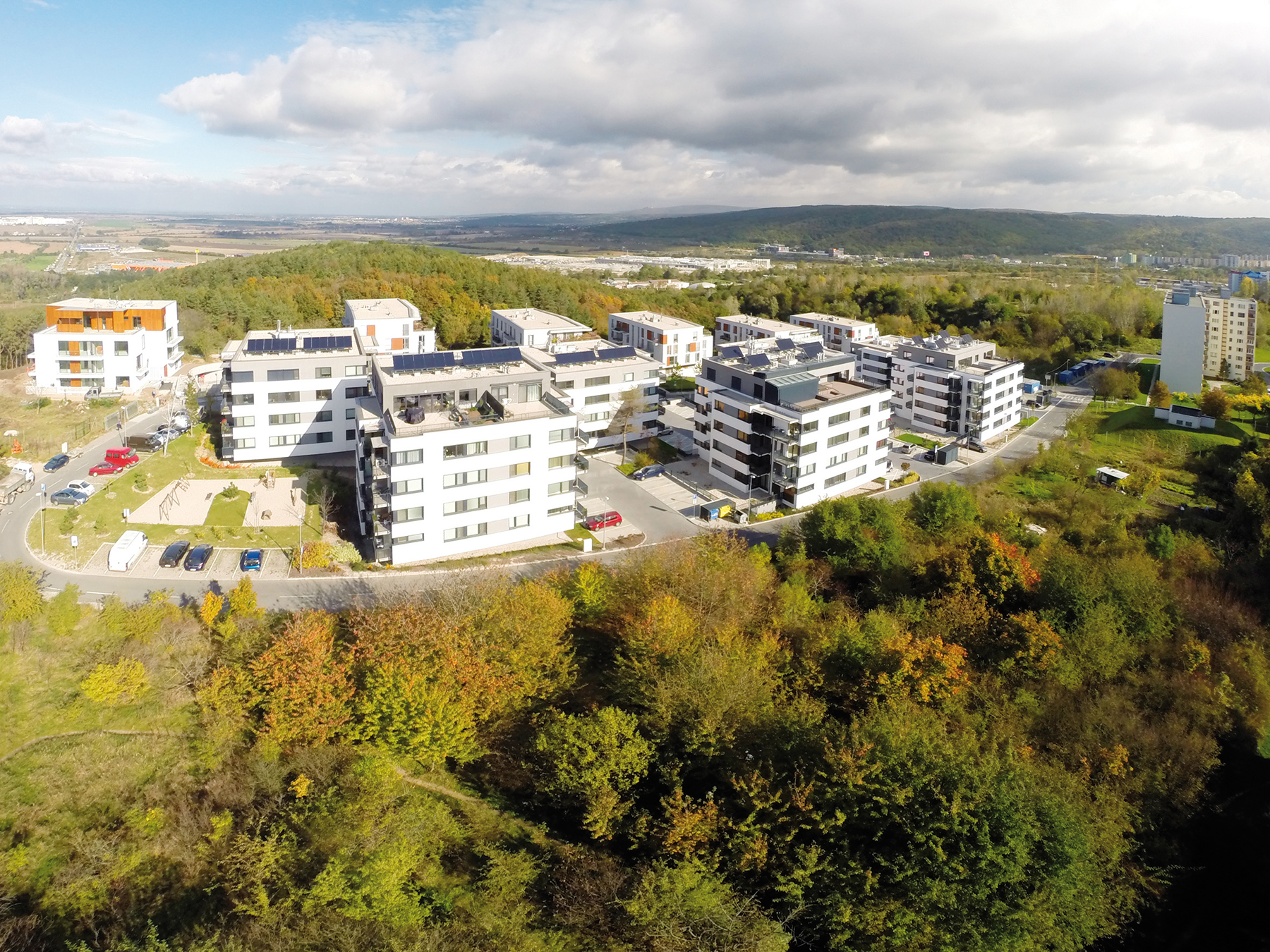 Obytný súbor Tarjanne, Bratislava-Dúbravka, realizácia 2011 – 2014 Projekt tvorí 7 nízkopodlažných domov s malým počtom bytov na každom podlaží, má spolu 140 bytov.