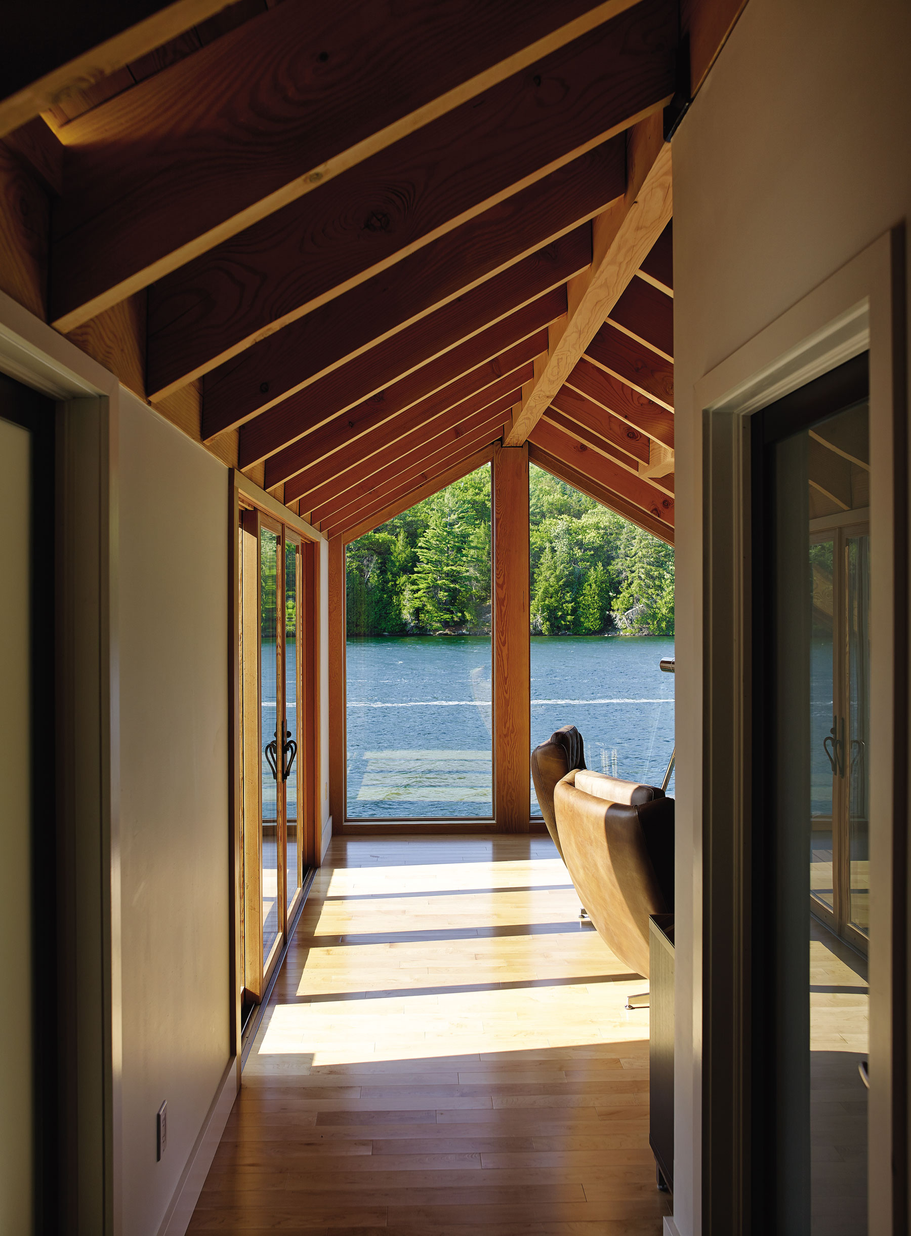 Lake Joseph Boathouse by Altius 05