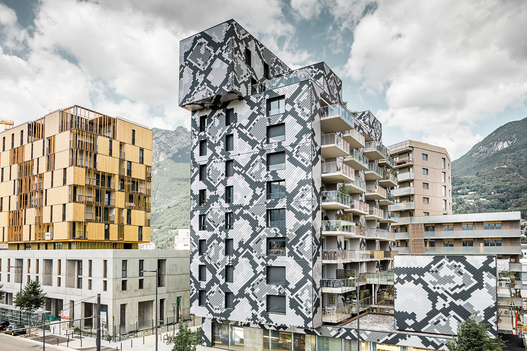 Bytová stavba „Pythón” je vo Françoisovej tvorbe netypickou budovou. Stojí v novovznikajúcej štvrti Presqu’ile de Grenoble, ktorú plánuje známy francúzsky architekt Christian Portzamparc.