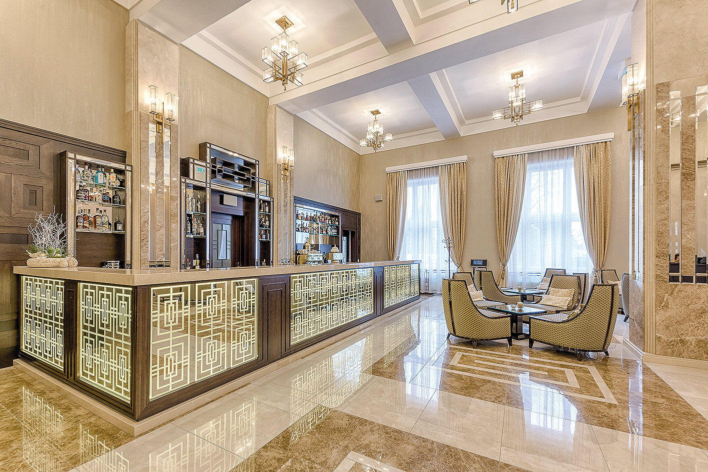 Aj Lobby bar sleduje historizujúcu ornamentiku v štýle Art Deco.