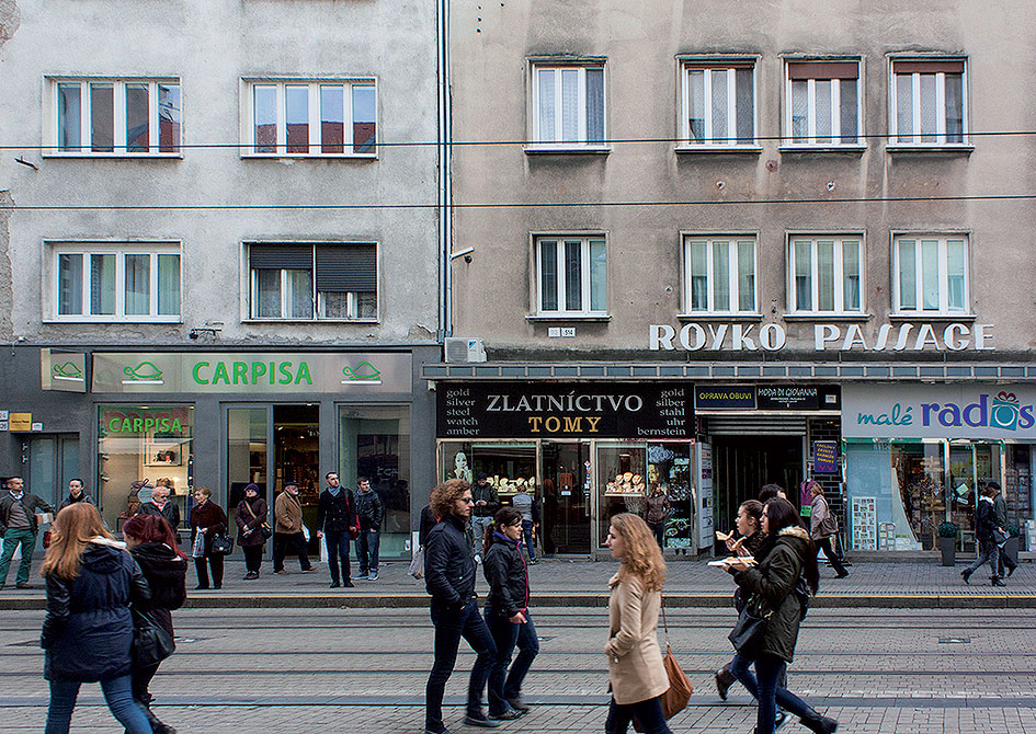 Obchodná ulica, Bratislava (2015) Prieskum Obchodnej ulice a okolia je pilotná štúdia, ktorá odkrýva socio-ekonomický profil tejto dôležitej nákupnej štvrte. Štúdia by mala pomôcť identifikovať problémy, potenciály a nastaviť kroky v procese jej revitalizácie.  FOTO, VIZUALIZÁCIE: MARKO AND PLACEMAKERS LTD.