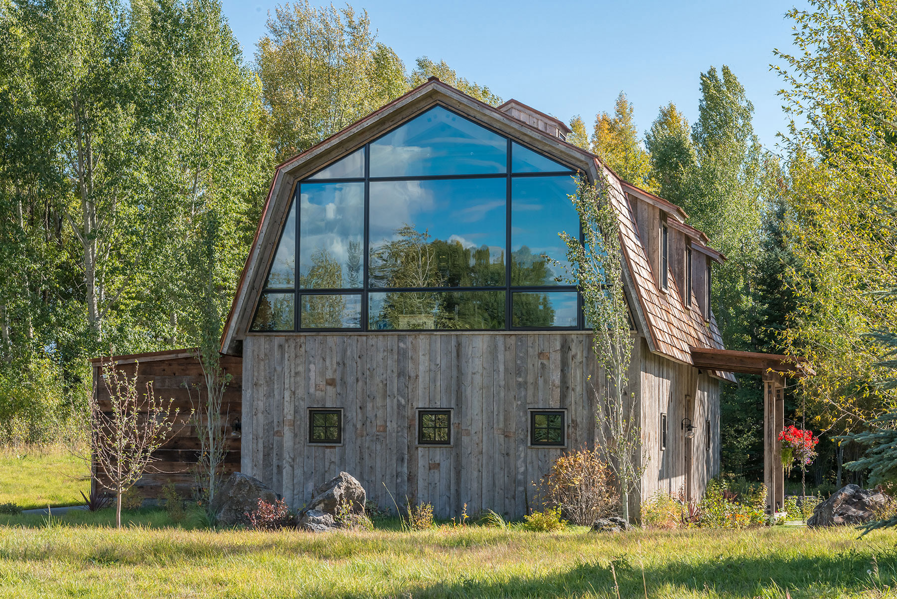 CLB Shop Barn WY Import 9779 HDR  8 BIT 300DPI