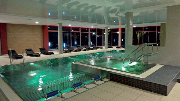hotel,bazén,wellness,LED