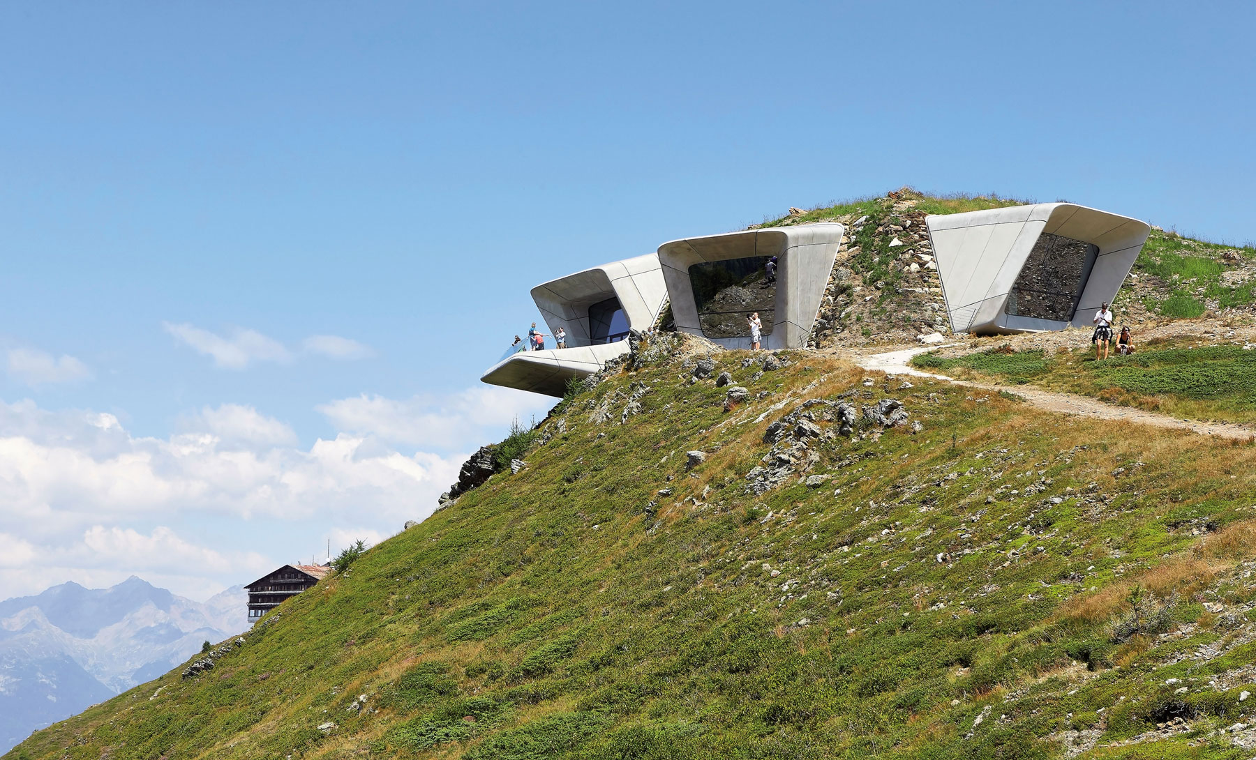 DVOJSTRANA ZHA Messner Mountain Museum  Hufton Crow 011