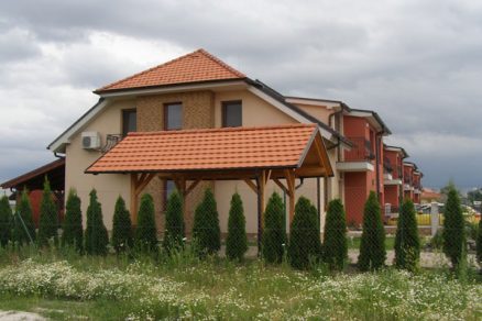 osem rodinnych domov v radovej zastavbe 5245 big image