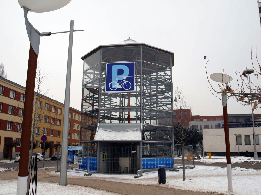 parkovaci dom na bicykle v hradci kralove 6553 big image