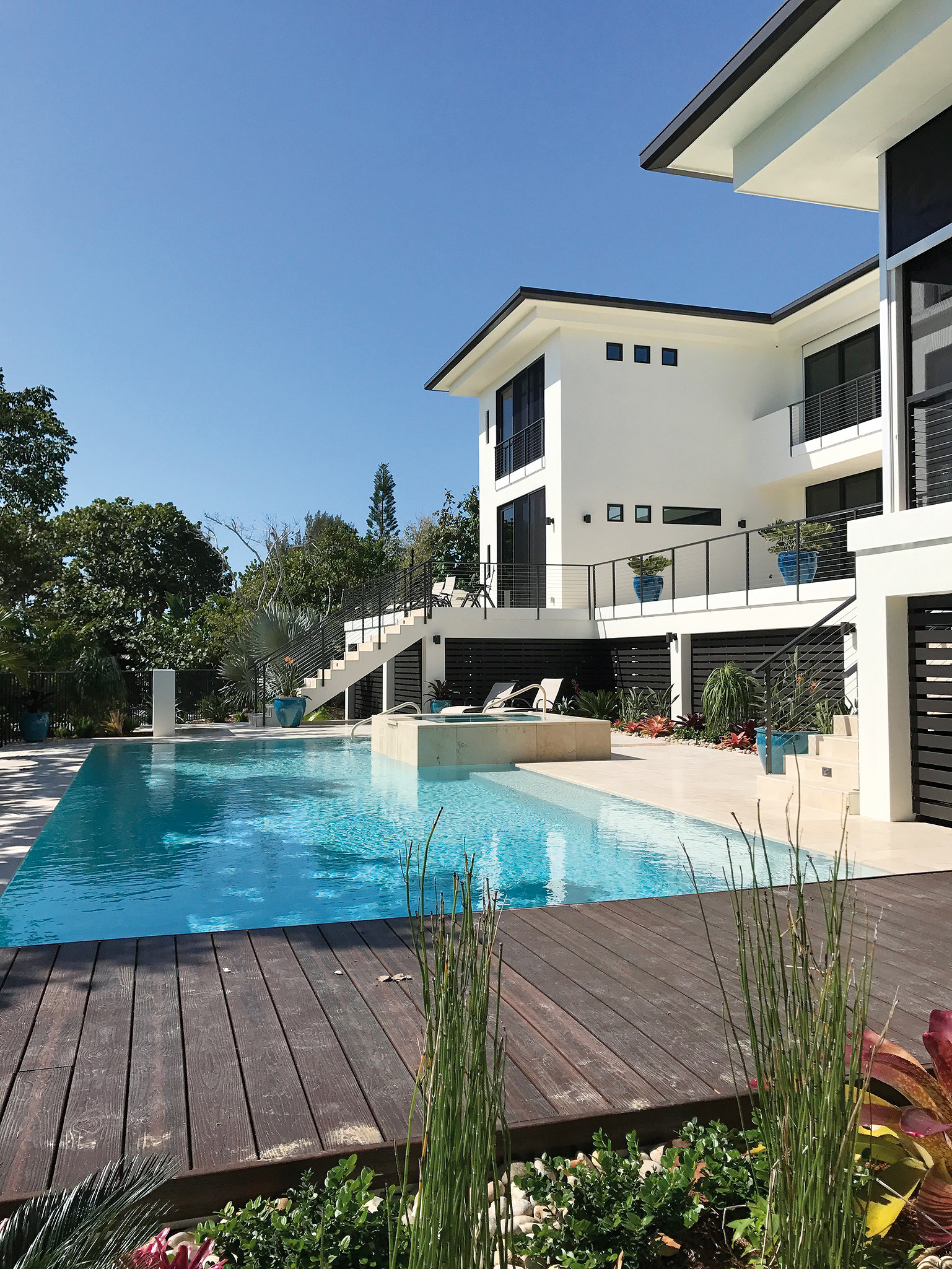 Gulf Front House, ostrov Sanibel.  Nedávno dokončená rezidencia spĺňa všetky najnovšie normy na ochranu pred hurikánmi.