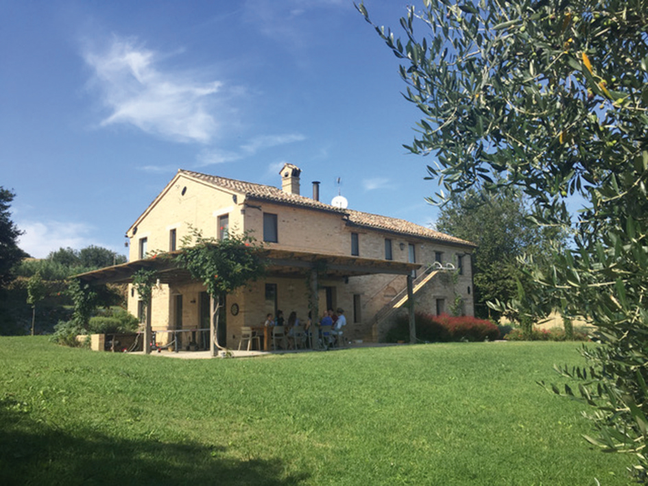Rekonštrukcia historickej farmy, Morrovalle, Taliansko.  Projekt získal lokálnu cenu AIA Design Award.