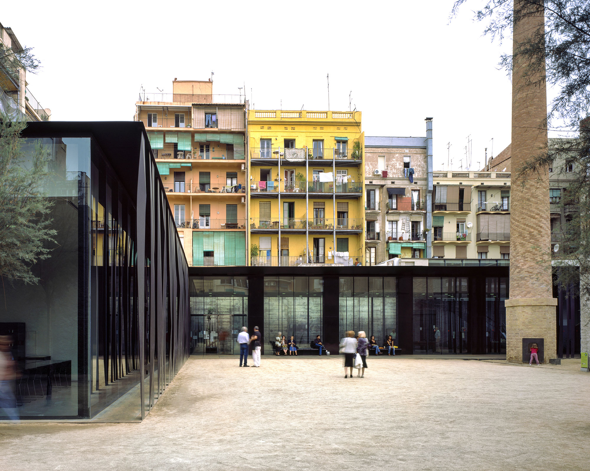 Knižnica Sant Antoni – Joan Oliver, Senior centrum a záhrady Cándida Pérez (Barcelona, Španielsko, 2007)