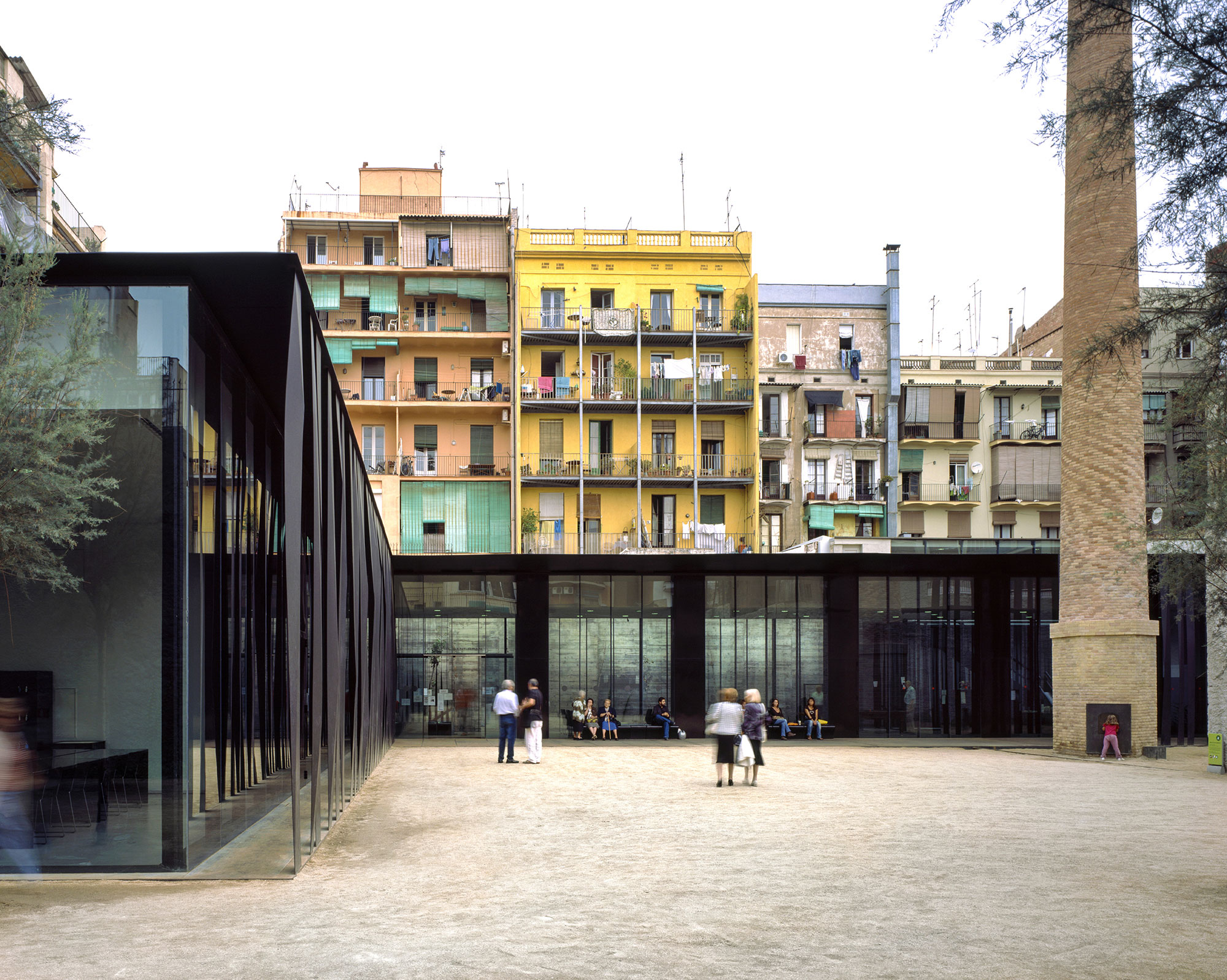 Knižnica Sant Antoni – Joan Oliver, Senior centrum a záhrady Cándida Pérez (Barcelona, Španielsko, 2007)