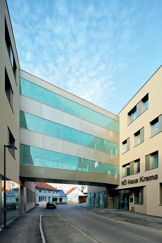 administrativna budova v dolnom rakusku, krems big image