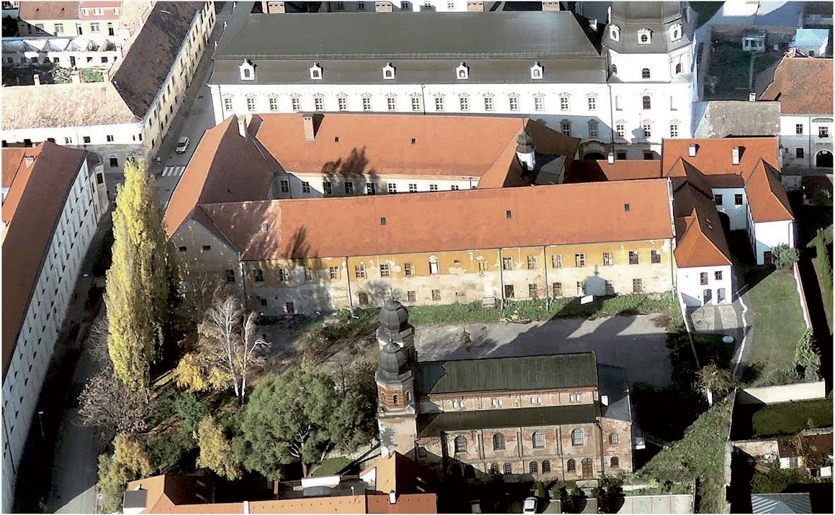 Objekt synagógy sa nachádza v historickom centre Trnavy.
