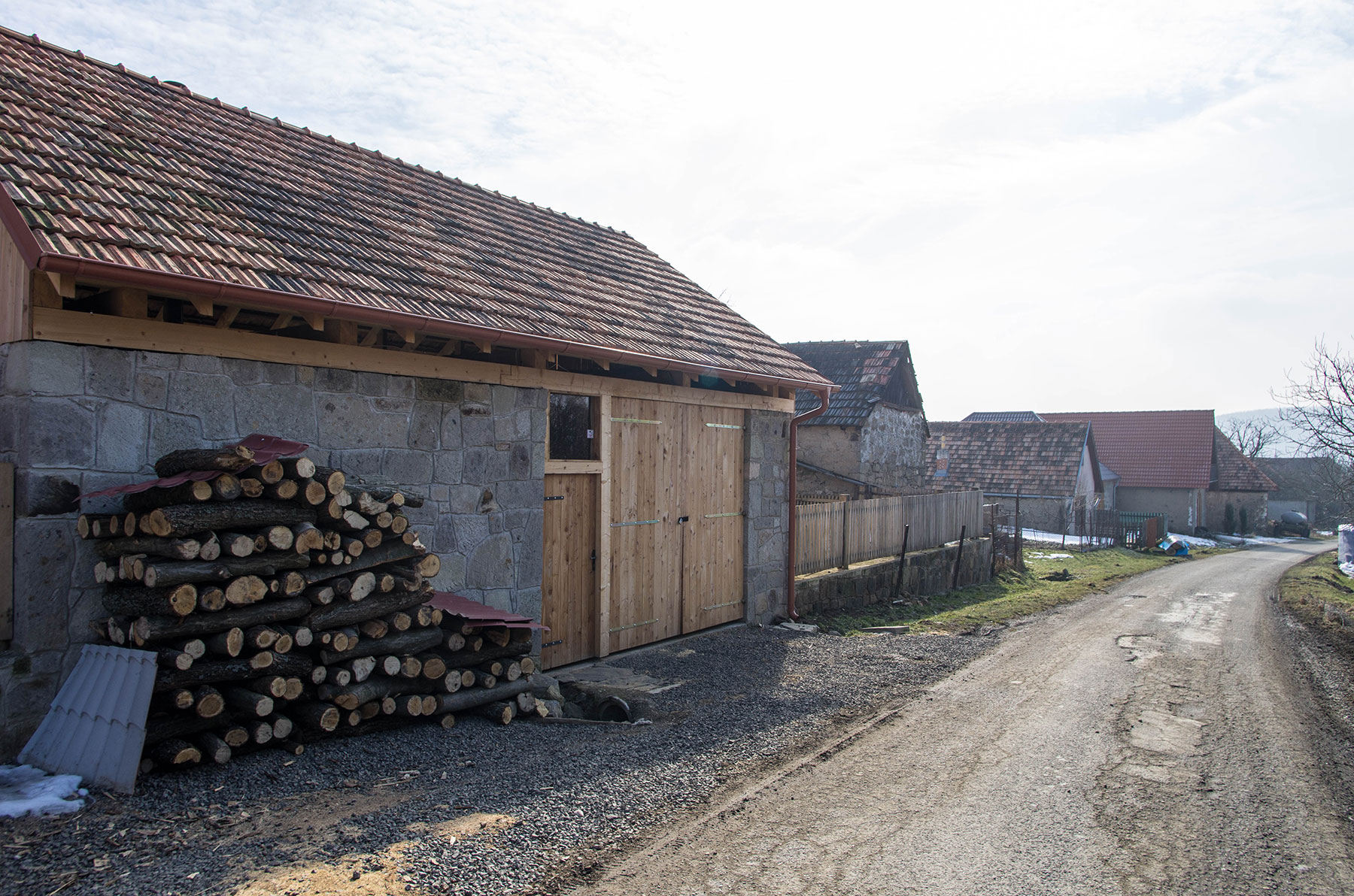 Stodola zo zadu autor Mihalic