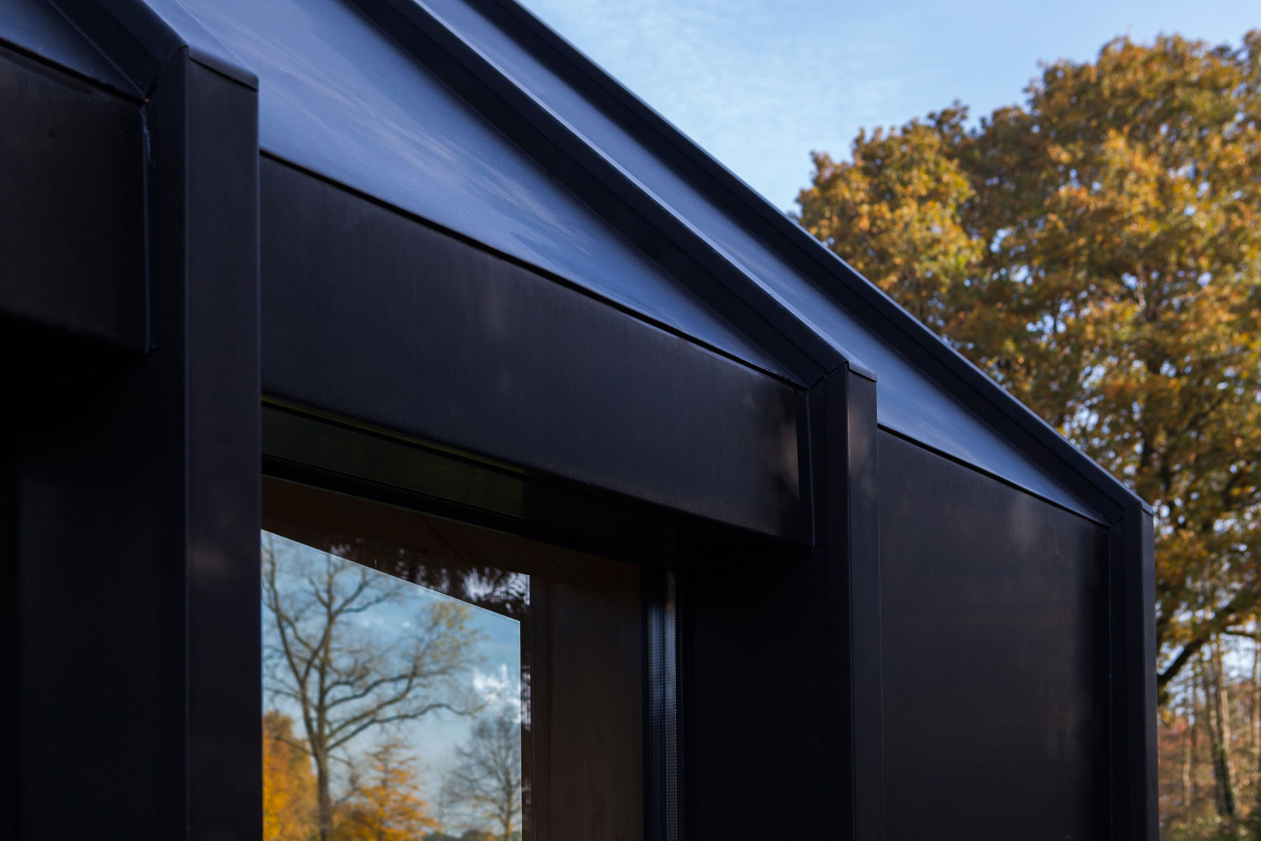 Bureau Fraai Barn Living 10