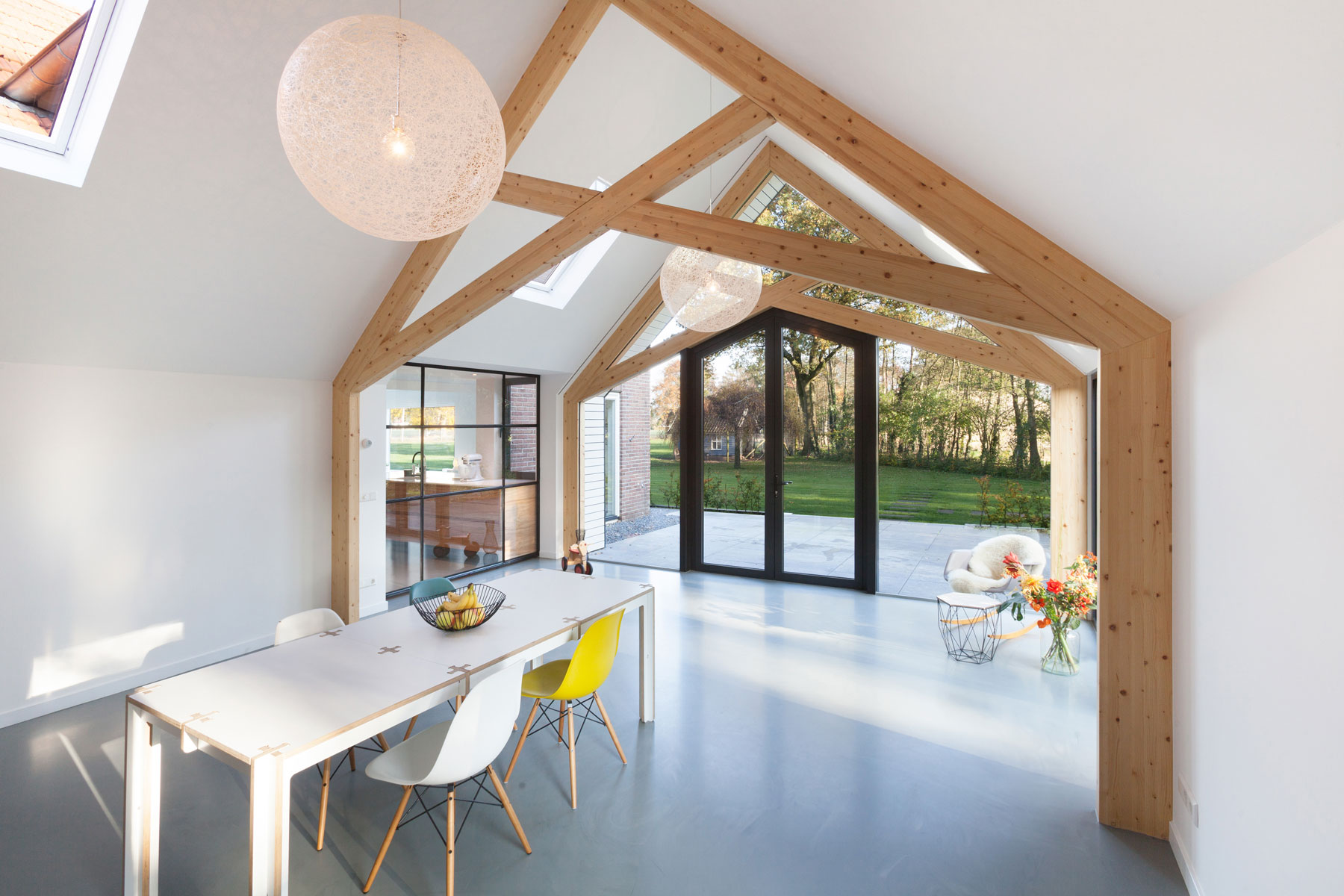 Bureau Fraai Barn Living 16