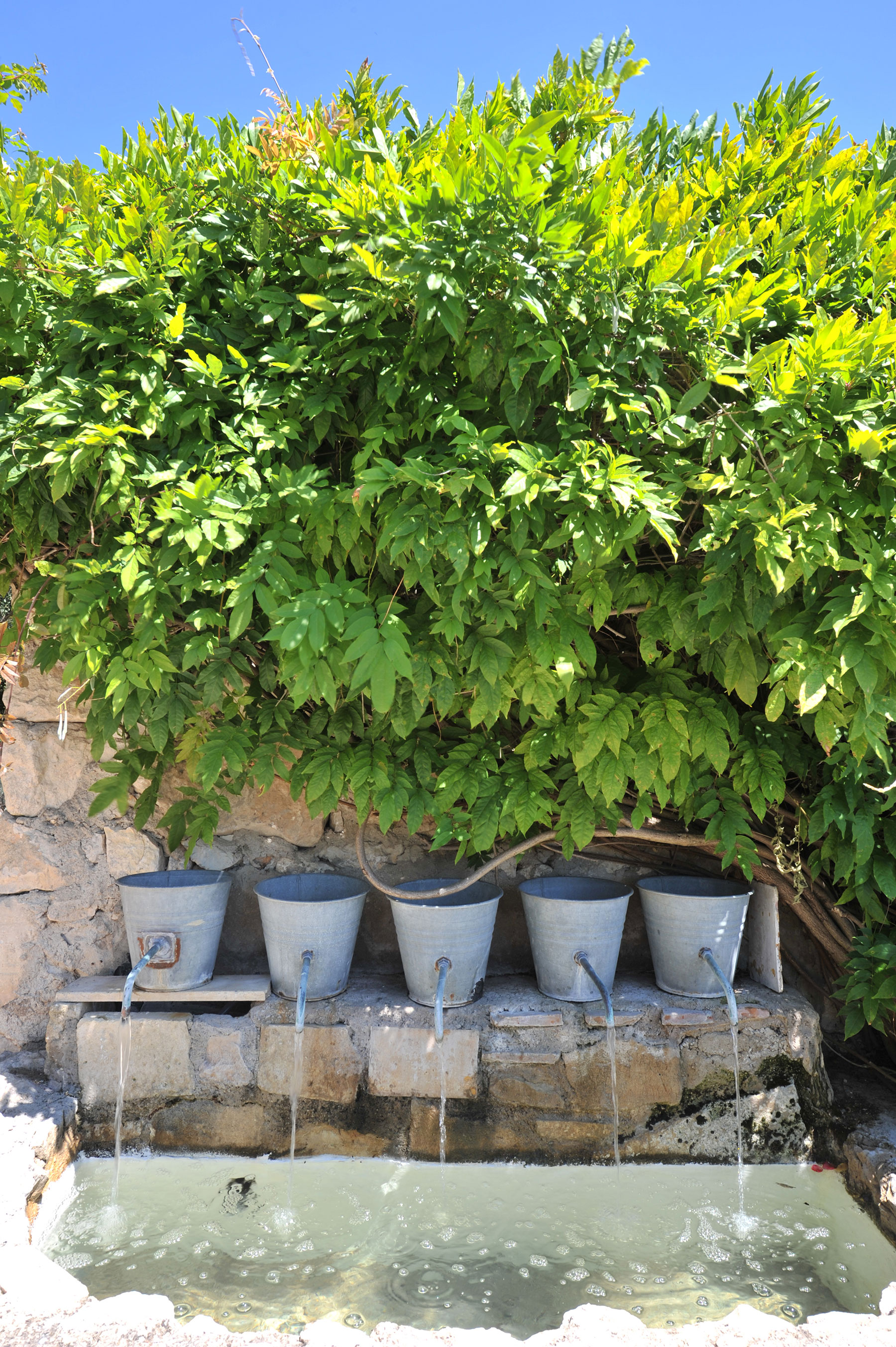 24   Water trough feature