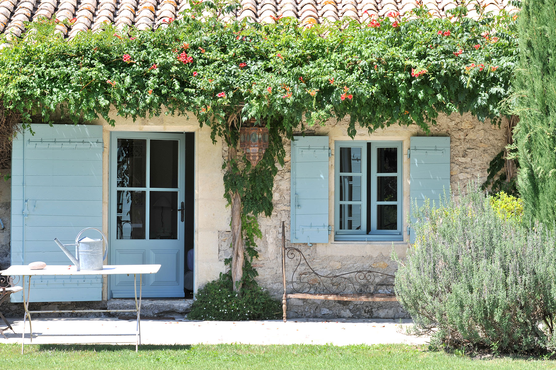 6   One of the guest houses in the grounds