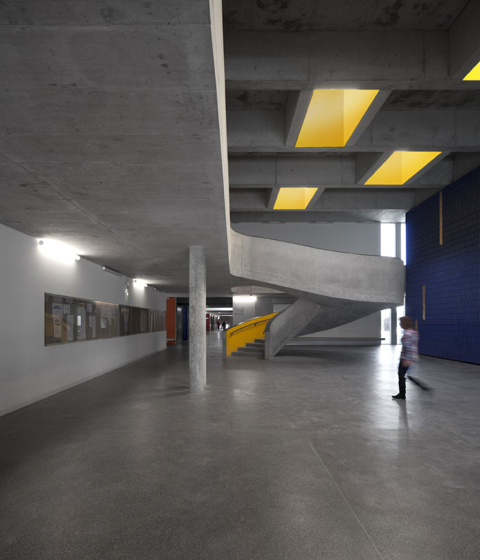02 beton stredni skola portugalsko big image
