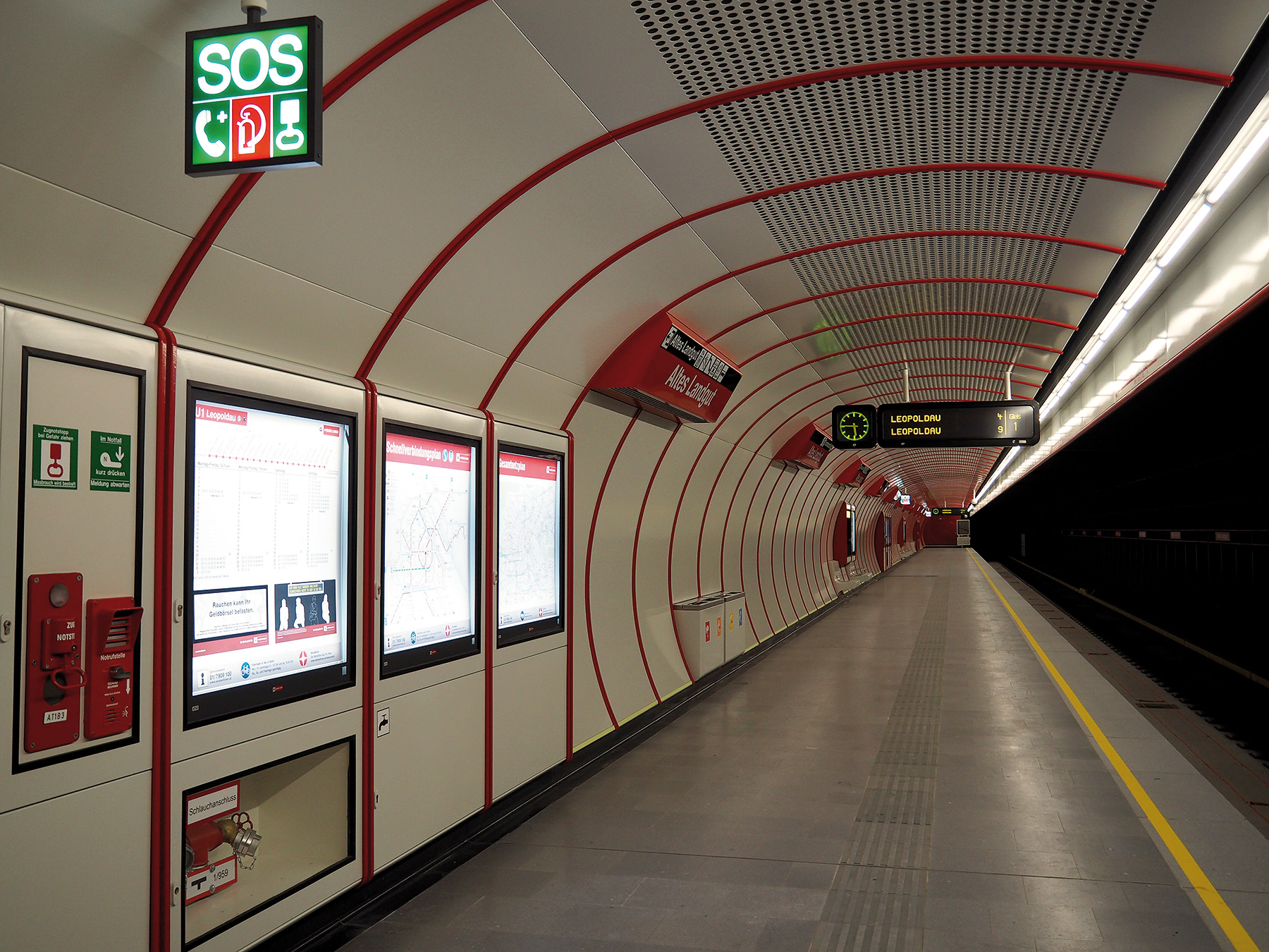 Dizajn interiéru nástupiska predĺženia linky metra do Oberlaa je logickým pokračovaním pôvodného dizajnu linky U1