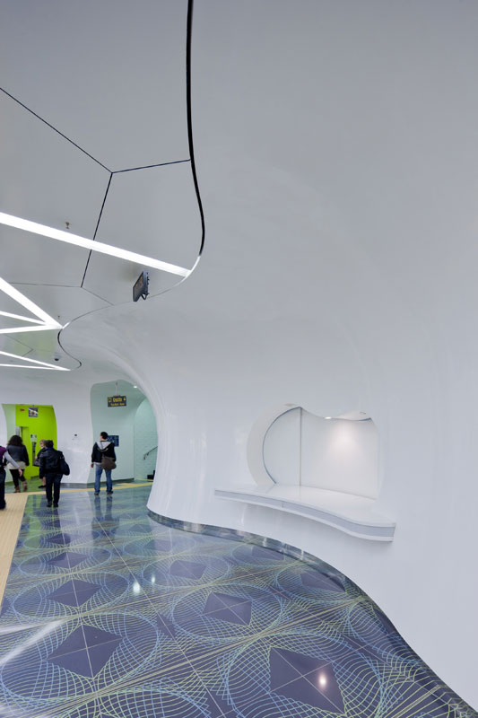 Karim Rashid,design,metro,stanica,stena