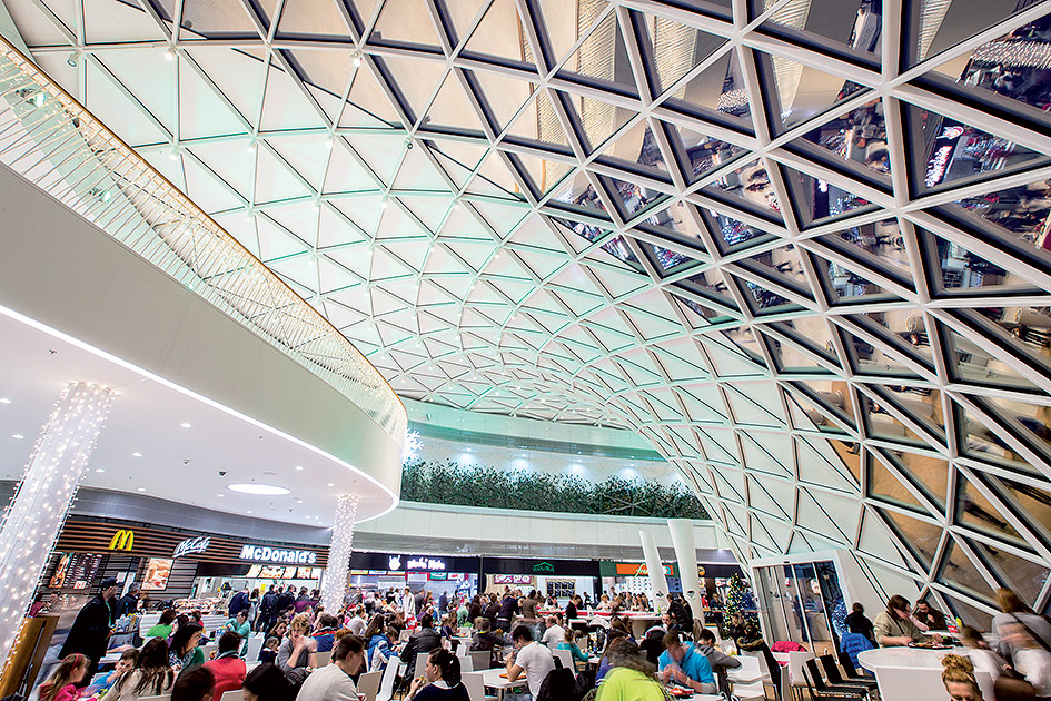 Bory Mall, Bratislava, 2014 Nákupno-zábavné centrum, ktoré pochádza z dielne svetoznámeho talianskeho architekta Massimiliana Fuksasa.