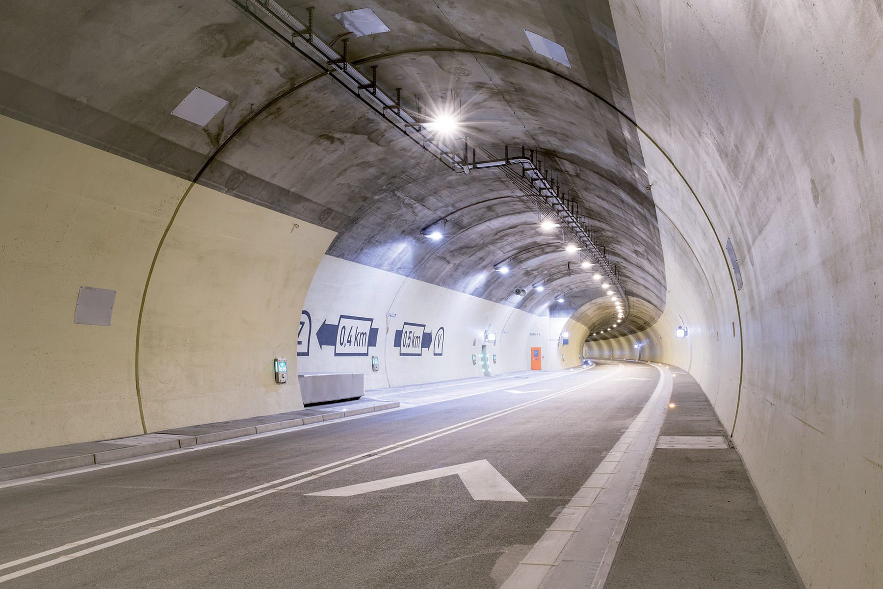 Obr. 5 Tunel Svrčinovec, CB kryt vozovky