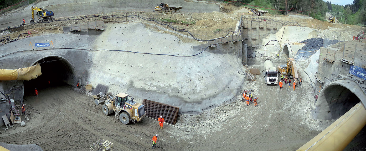 Dielo tvorí spolu 127 stavebných objektov, medzi ktorými dominuje tunel Považský Chlmec.