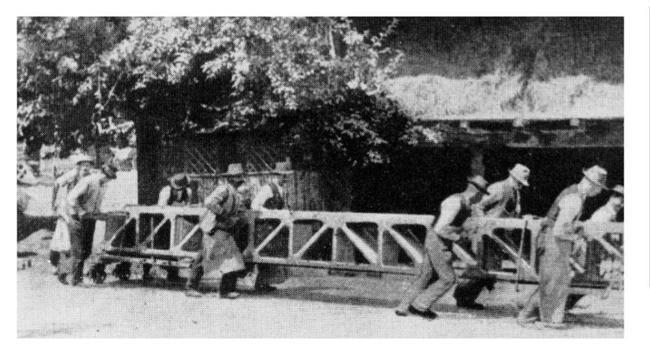 Obr. 3 Transport nosníka typu Visintini pri stavbe mosta v Erdmannsdorfe (Nemecko) v roku 1910 [2]