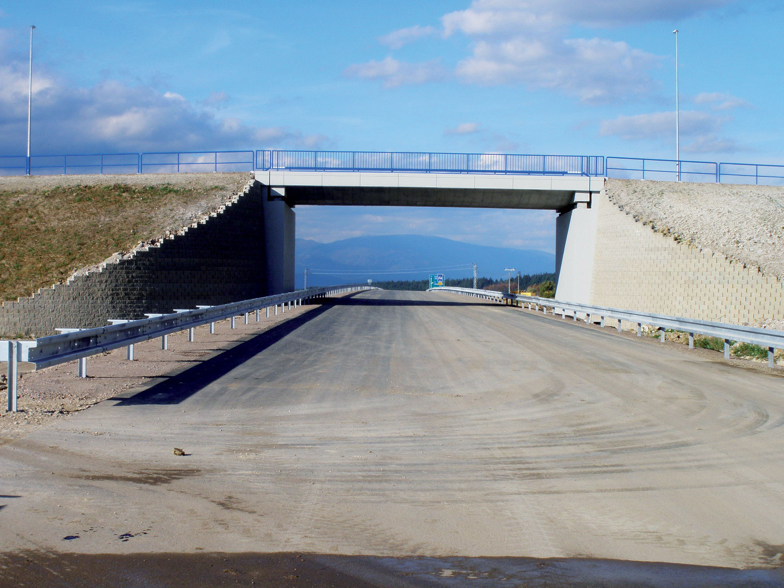 Budovanie dopravnej infraštruktúry je dlhodobý plánovací proces s ešte dlhodobejšími vplyvmi.