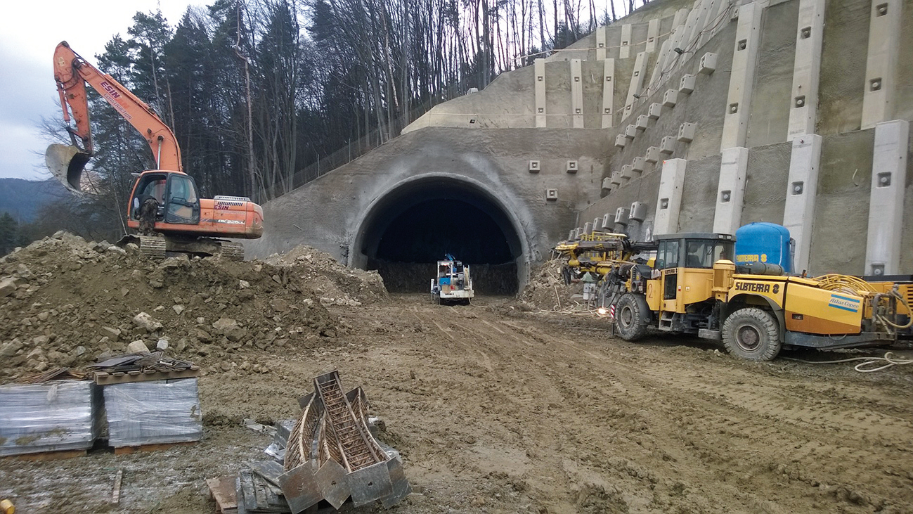 SO 44.33.35 Púchov – Považská Bystrica, tunel Milochov, západný portál