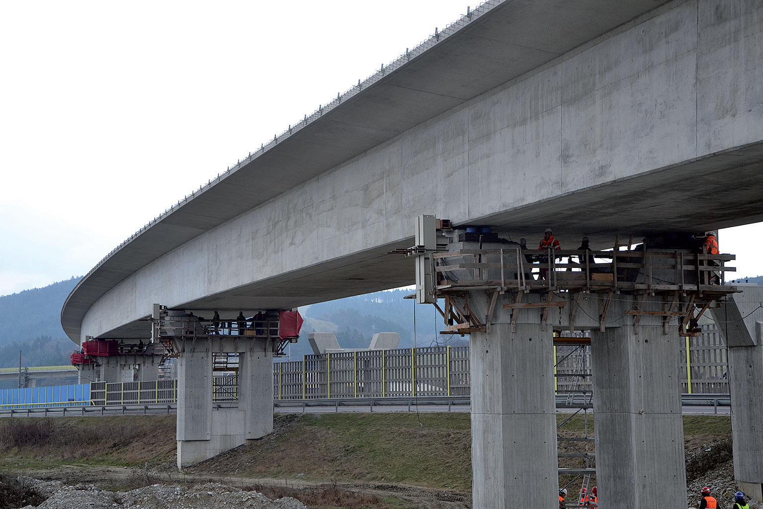 Dilatačný celok 1 – nosná konštrukcia ponad diaľnicu D3