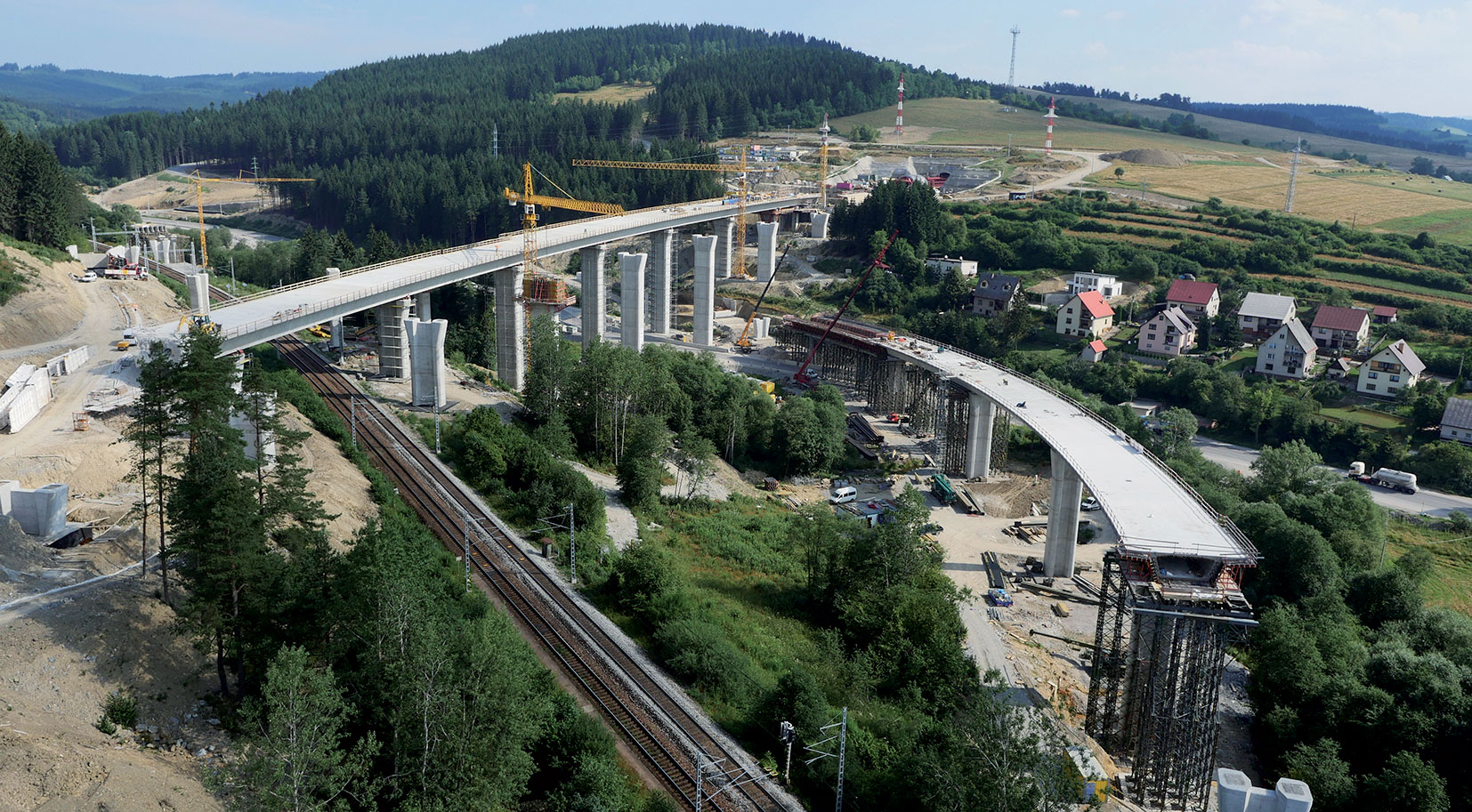 SO 237-20 Most na vetve A1 a A2 križovatky Svrčinovec nad traťou ŽSR, Šlahorovým potokom a cestou 1/11