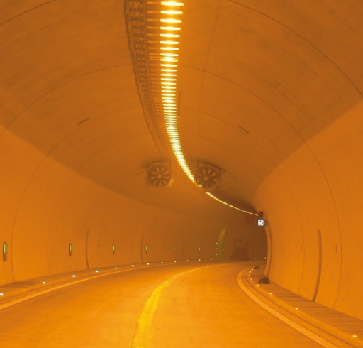 Umiestnenie protismerných svietidiel na účely prevádzkového osvetlenia v tunelovej rúre (zdroj: Eltodo)
