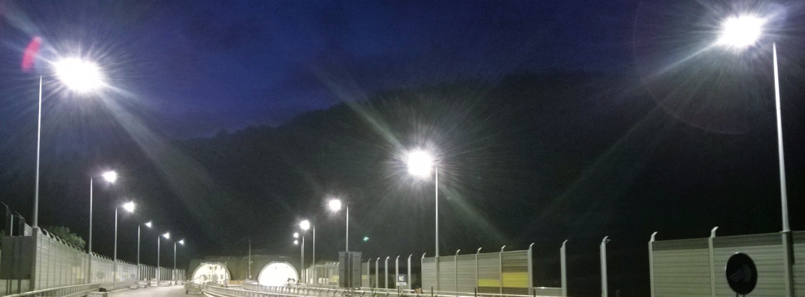 Vonkajšie osvetlenie pozemnej komunikácie pred portálmi tunela (zdroj: Eltodo)
