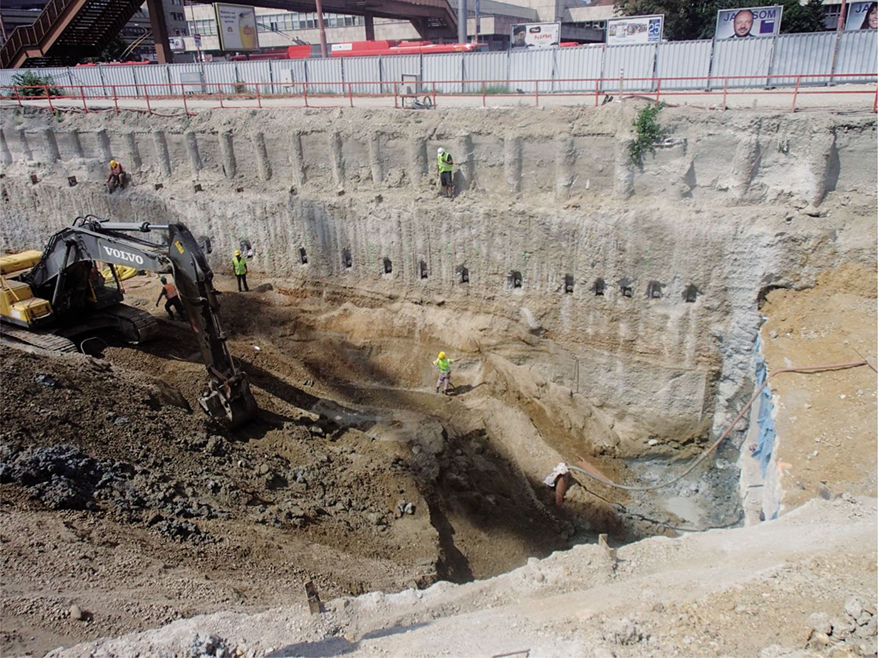 Stavebná jama pre objekt A4 v mieste napojenia na Rondel – podzemnú kruhovú križovatku