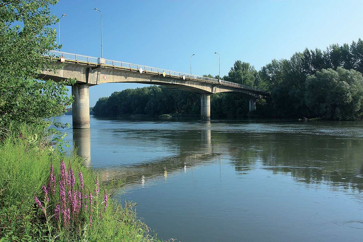 Most cez Vážsky Dunaj v Kolárove